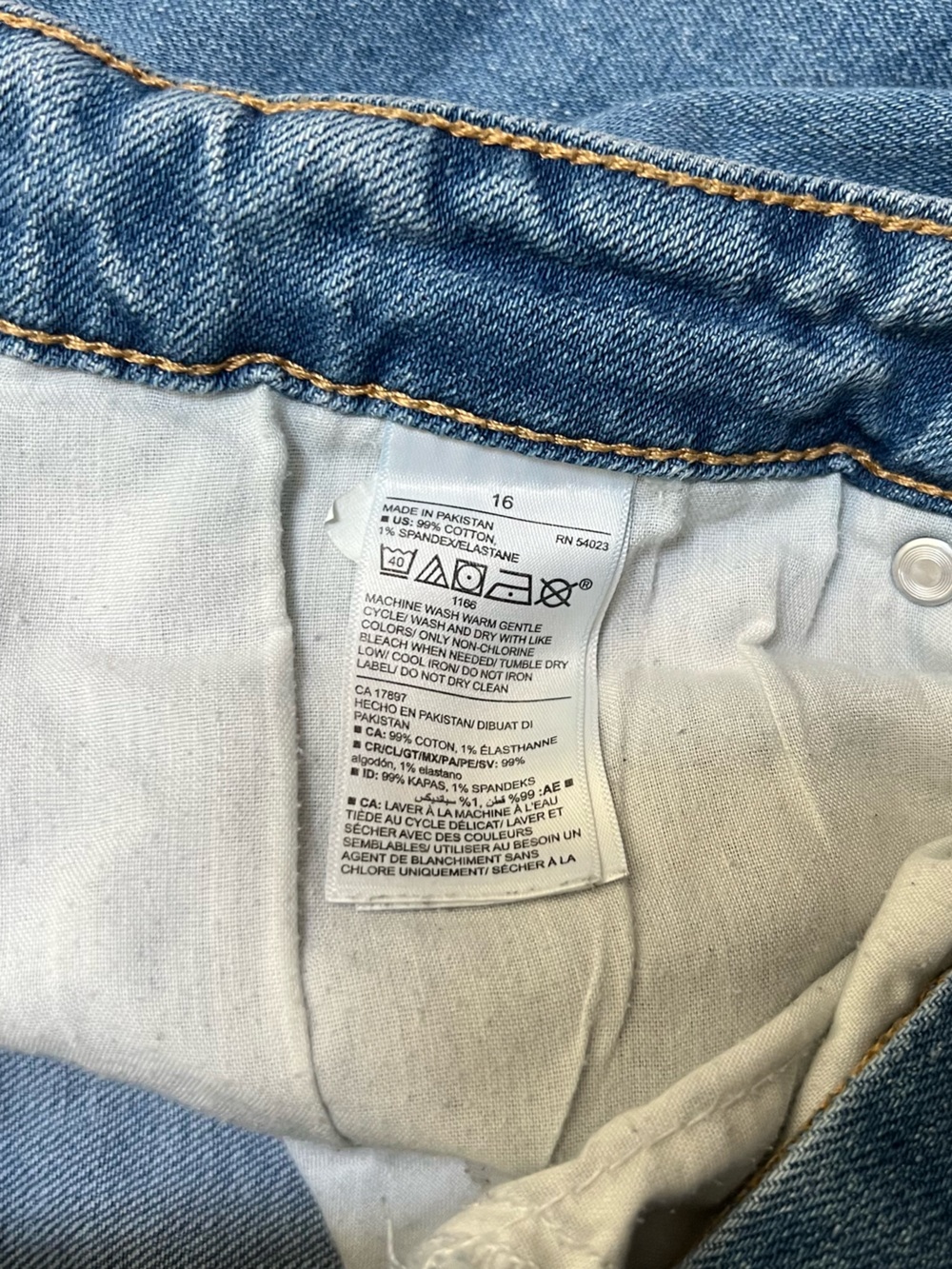Lightly Distressed Blue Jeans 🫐 - Picture 9 of 9